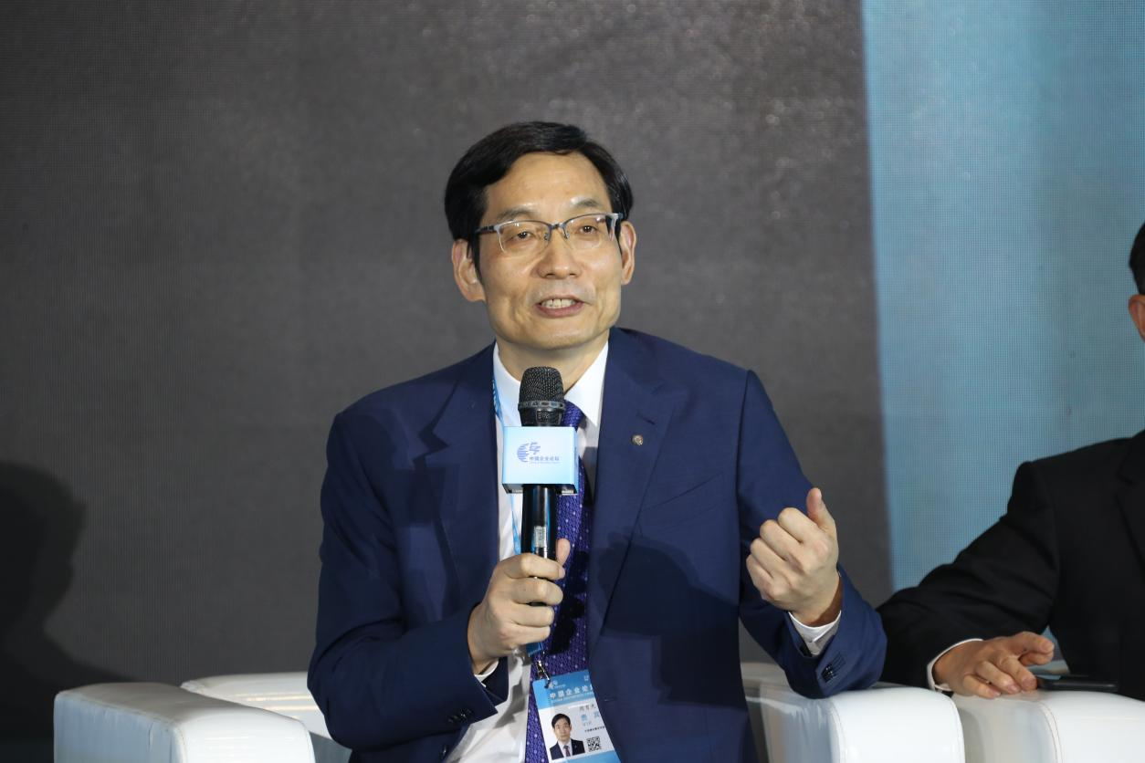 中國建材董事長周育先：勇當碳達峰和碳中和排頭兵