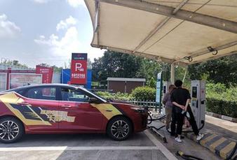 出行高峰期跑長途 新能源汽車“充電焦慮”如何化解