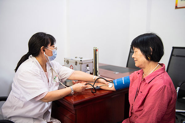 基本養老金上調4% 各地多措并舉保障按時足額發放