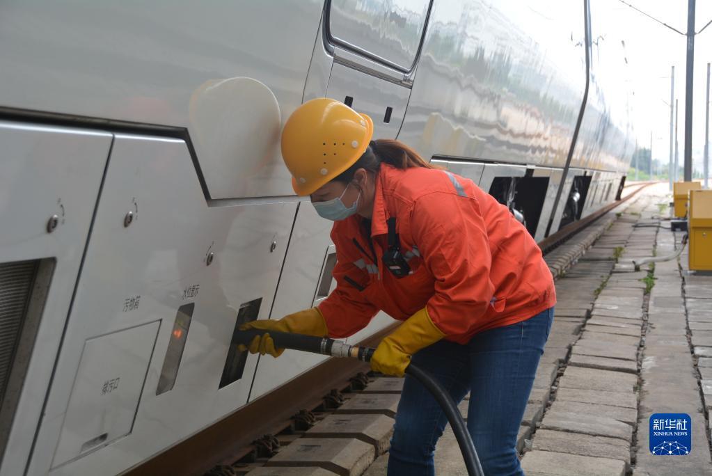 新春走基層 | 廈門北站的巾幗“水總管”