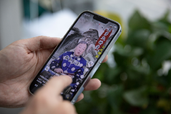 披傳統文化“馬甲” 傳授占卜算卦圈錢