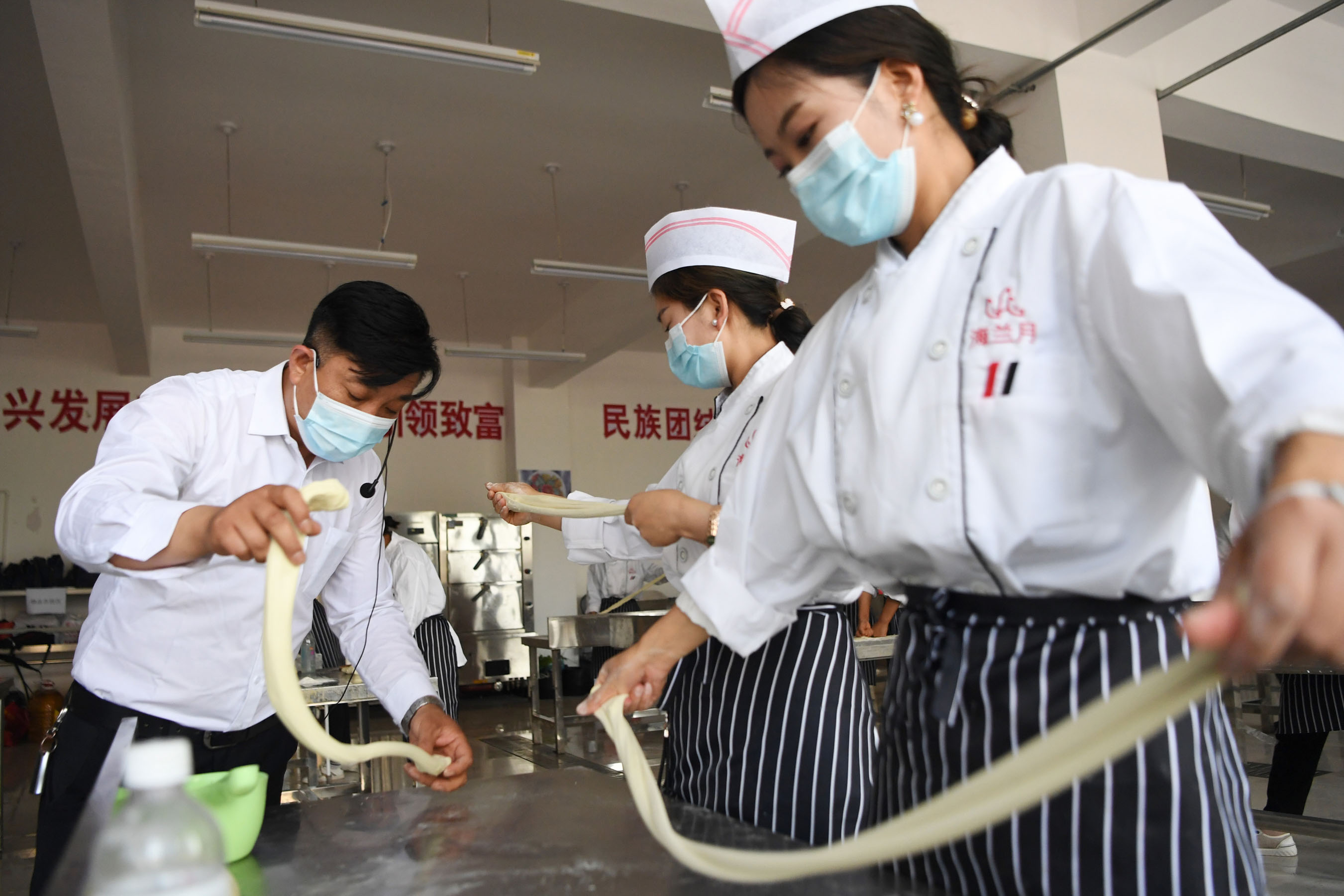 “保特色”與“重規范”可否兼得？