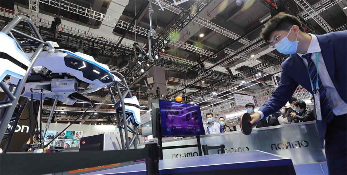 與“讀心”乒乓球教練機器人對練