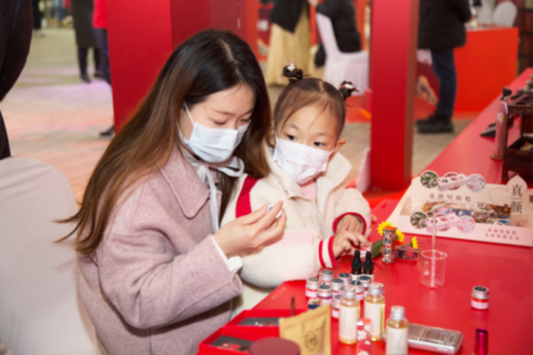 東阿阿膠“冬令滋補季”快閃在青島掀起養生熱潮