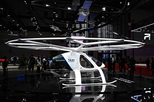 車展上展示的純電動兩座直升機